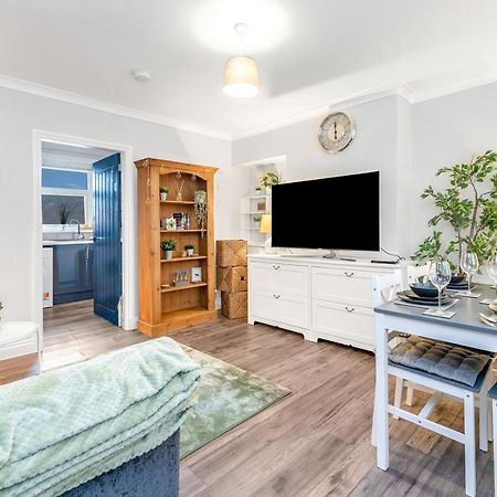 Modern & Spacious 2 Bedroom House - Free Parking - Front & Back Garden - Private Main Door Entrance Edinburgh Kültér fotó