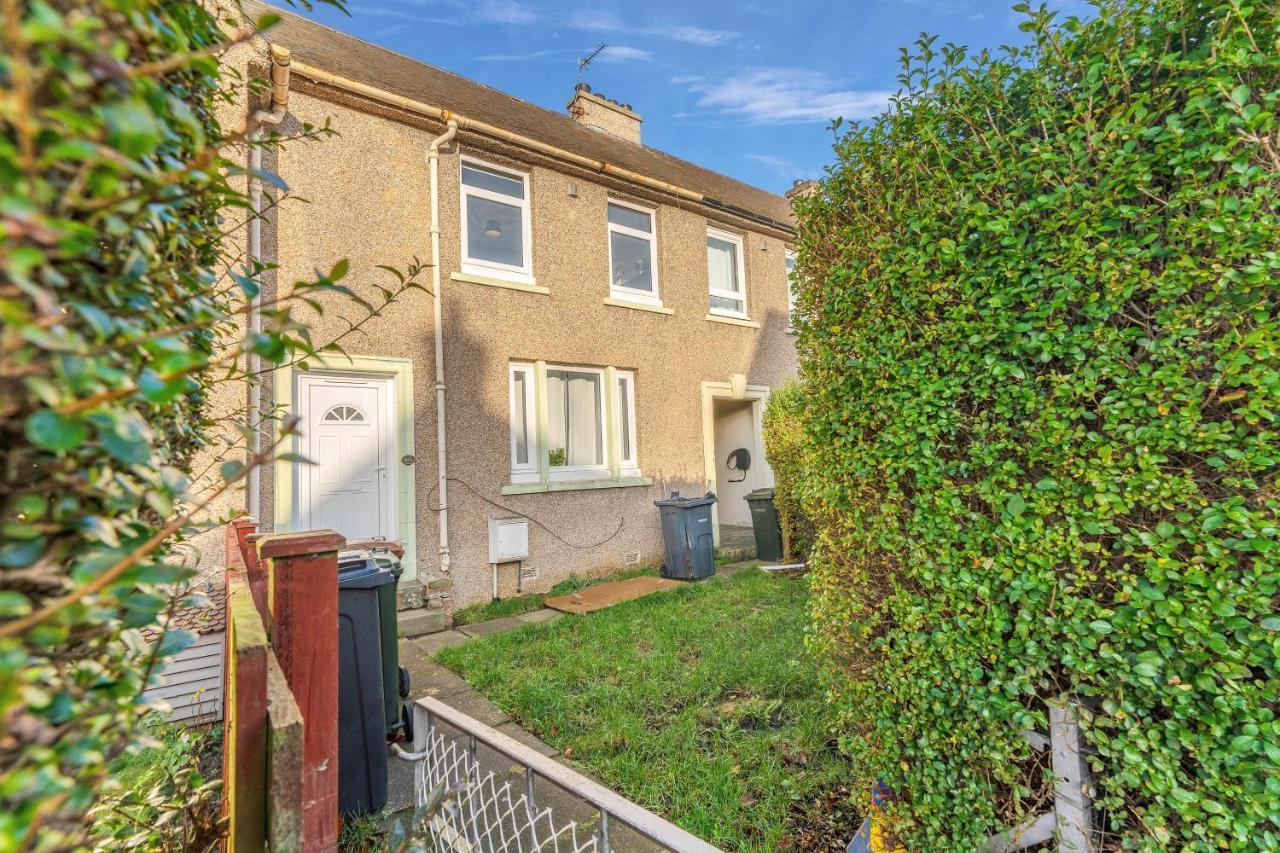 Modern & Spacious 2 Bedroom House - Free Parking - Front & Back Garden - Private Main Door Entrance Edinburgh Kültér fotó