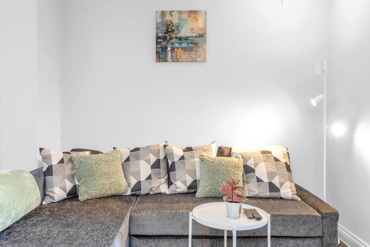Modern & Spacious 2 Bedroom House - Free Parking - Front & Back Garden - Private Main Door Entrance Edinburgh Kültér fotó