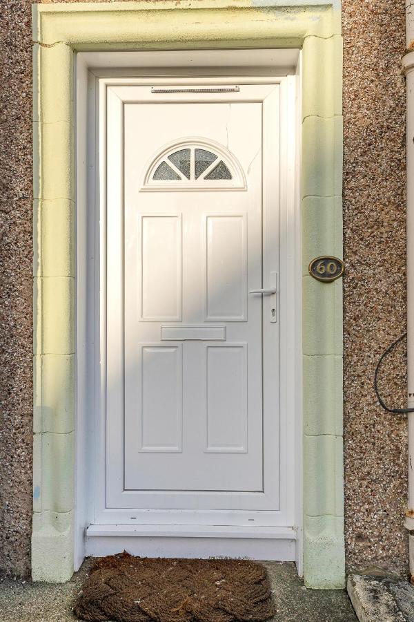 Modern & Spacious 2 Bedroom House - Free Parking - Front & Back Garden - Private Main Door Entrance Edinburgh Kültér fotó