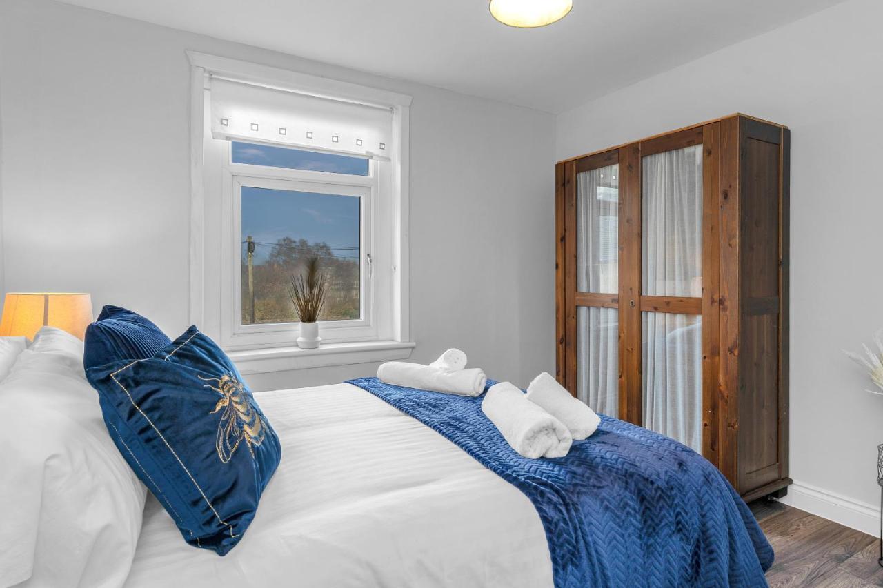Modern & Spacious 2 Bedroom House - Free Parking - Front & Back Garden - Private Main Door Entrance Edinburgh Kültér fotó