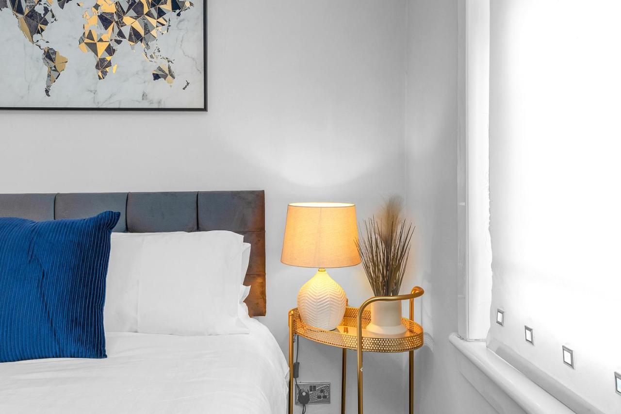 Modern & Spacious 2 Bedroom House - Free Parking - Front & Back Garden - Private Main Door Entrance Edinburgh Kültér fotó