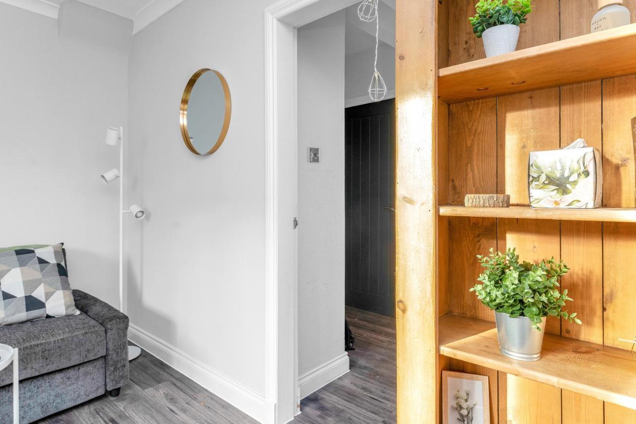 Modern & Spacious 2 Bedroom House - Free Parking - Front & Back Garden - Private Main Door Entrance Edinburgh Kültér fotó