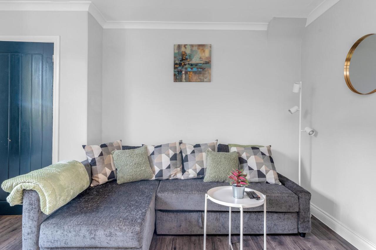 Modern & Spacious 2 Bedroom House - Free Parking - Front & Back Garden - Private Main Door Entrance Edinburgh Kültér fotó