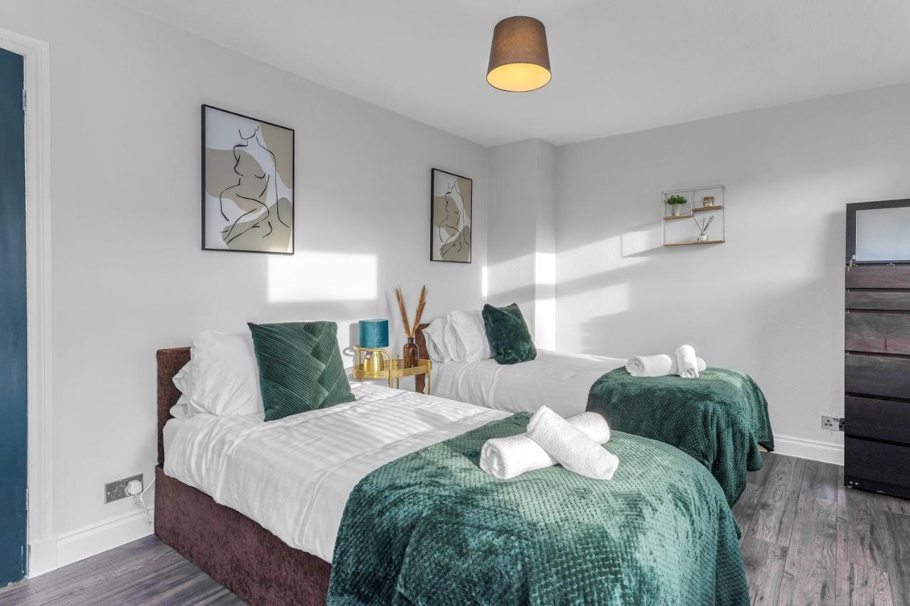 Modern & Spacious 2 Bedroom House - Free Parking - Front & Back Garden - Private Main Door Entrance Edinburgh Kültér fotó
